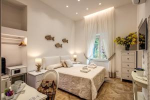 TV a/nebo společenská místnost v ubytování Sorrento Square Suites