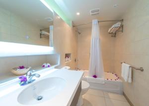 a bathroom with a sink and a toilet and a shower at Mount Irvine Bay Resort in Grafton