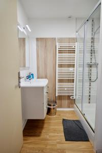 Ванна кімната в Les Appartements Saint-Michel - centre-ville 2 chambres 90m2 avec garage
