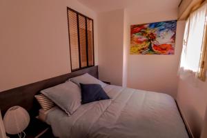 Tempat tidur dalam kamar di The Princess Monac'home Parking