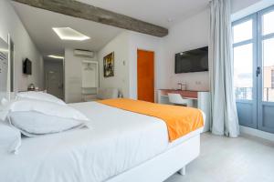 Posteľ alebo postele v izbe v ubytovaní Atarazanas Málaga Boutique Hotel