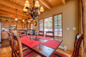 Gambar di galeri bagi Moonlight Mountain Home-1 Hidden Trail di Big Sky Mountain Village