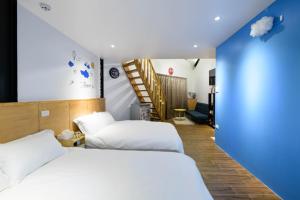 Postel nebo postele na pokoji v ubytování One Attic B&B + 17 fotografií