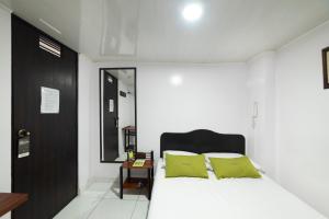 Postel nebo postele na pokoji v ubytování Ayenda 1016 Bogota Chapinero + 18 fotografií