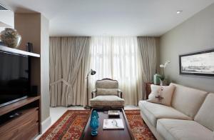 a living room with a couch and a chair at Miramar By Windsor Copacabana in Rio de Janeiro