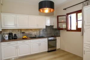 Gallery image of Yiouli Holiday Home in Acharavi