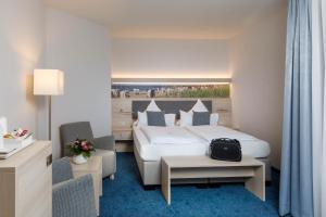 Ein Bett oder Betten in einem Zimmer der Unterkunft Hotel Seeschwalbe