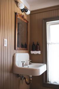 Stonehill's Farmhouse tesisinde bir banyo