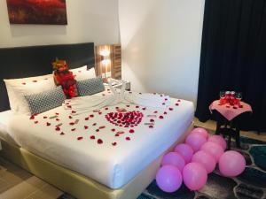 Łóżko lub łóżka w pokoju w obiekcie Villa Abadi Resort