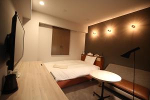 Una televisión o centro de entretenimiento en Excel Inn Nagoya Atsuta