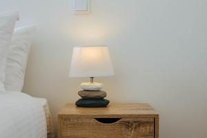 En eller flere senge i et værelse på The Savoy Truffle A Chic Retreat with the Best View + 17 billeder