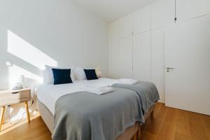 En eller flere senge i et værelse på The Savoy Truffle A Chic Retreat with the Best View