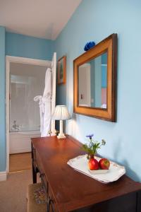 Bathroom sa Lower Buckton Country House