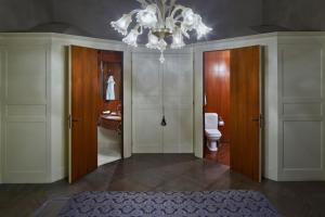 Ένα μπάνιο στο Albergo Cappello