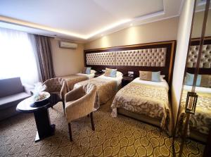 A bed or beds in a room at The Parma Hotel Downtown