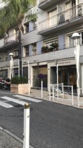 a street in front of a large building at République n°1 in Beausoleil