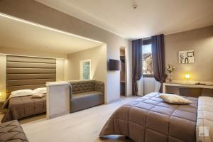 Postel nebo postele na pokoji v ubytování Hotel Cavour + 37 fotografií