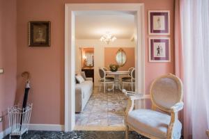 a living room with a chair and a table at Venezia Ca' Drì Apartment in Venice +38 photos