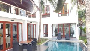 Bazén v ubytování Pranaluxe Pool Villa Holiday Home nebo v jeho okolí