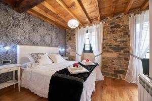 Łóżko lub łóżka w pokoju w obiekcie Casa Entera A Ferradura