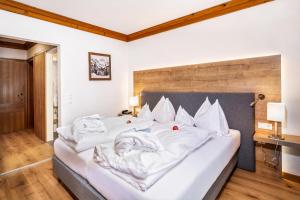 Łóżko lub łóżka w pokoju w obiekcie Hotel Unterhof