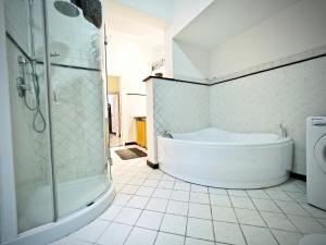 a white bathroom with a tub and a shower at DIMORA DI FAMAGOSTA CENTRO - GENOVABNB it in Genoa