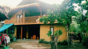 Bangunan di mana terletaknya rumah tamu ini