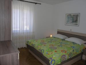 Posteľ alebo postele v izbe v ubytovaní Apartments Biljana for relaxing holidays in Baska