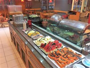 Comida no hotel ou em algum lugar perto