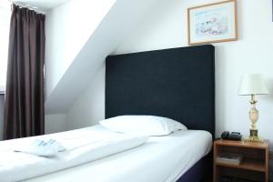 Postel nebo postele na pokoji v ubytování Rugs Hotel Düsseldorf