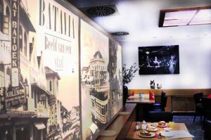 TV a/nebo společenská místnost v ubytování Rugs Hotel Düsseldorf