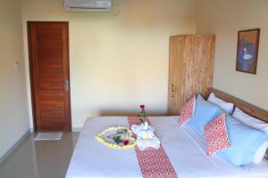 Postel nebo postele na pokoji v ubytování CR Tris Rooms Seminyak