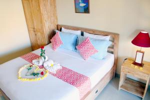 Postel nebo postele na pokoji v ubytování CR Tris Rooms Seminyak