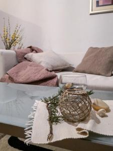 Ein Sitzbereich in der Unterkunft Apartman Oleander