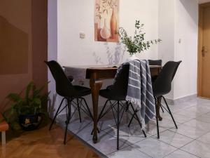 Ein Sitzbereich in der Unterkunft Apartman Oleander
