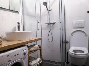 Ein Badezimmer in der Unterkunft Apartman Oleander