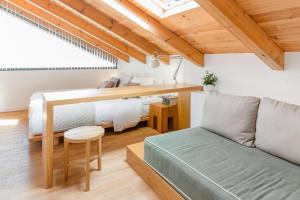 Posezení v ubytování Fos Villa, a Luxe House with Private Heated Pool