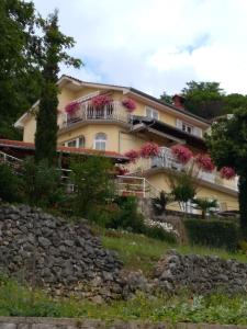 Budova, v ktorej sa apartmán nachádza