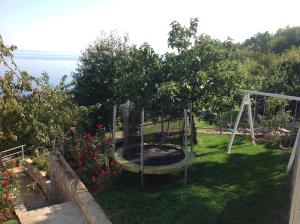 Vonkajšia záhrada v ubytovaní Amazing View Kvarner Bay