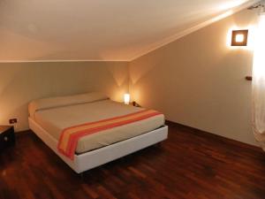 una camera con un letto di VILLA VITTORIA a Pedara