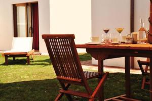 a wooden table with glasses of wine on it at Lanita B&B in Càbras