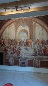 een muurschildering van een schilderij op de muur in een gebouw bij I Grandi Maestri in Napels