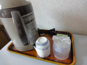 Příslušenství pro přípravu čaje a kávy v ubytování Matsue Plaza Hotel