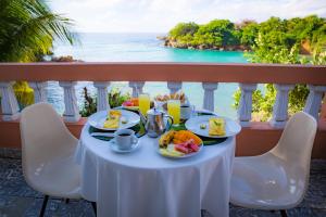 Gallery image of Hotel Restaurant Cyvadier Plage in Jacmel