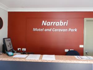 Area lobi atau resepsionis di Narrabri Motel and Caravan Park