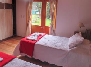 Tempat tidur dalam kamar di Cabaña Accesible Ipua