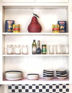 Η κουζίνα ή μικρή κουζίνα στο Historic House - Two units in one large home.