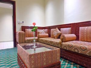 Tempat tidur dalam kamar di Batoul Ajyad Hotel