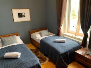 Ένα ή περισσότερα κρεβάτια σε δωμάτιο στο Kurhotel Tivoli