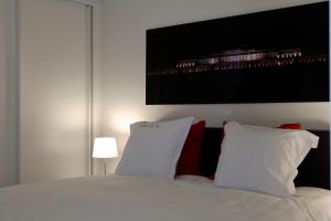 Postel nebo postele na pokoji v ubytování Leopold5 Luxe-Design Apartment